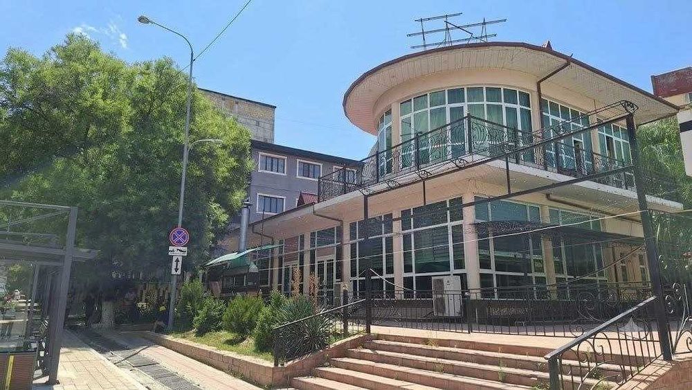 Продается отдельно стоящее здание.Ресторан.Первая линия