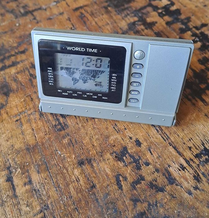 часовник, будилник, календар, показващ времето в цял свят