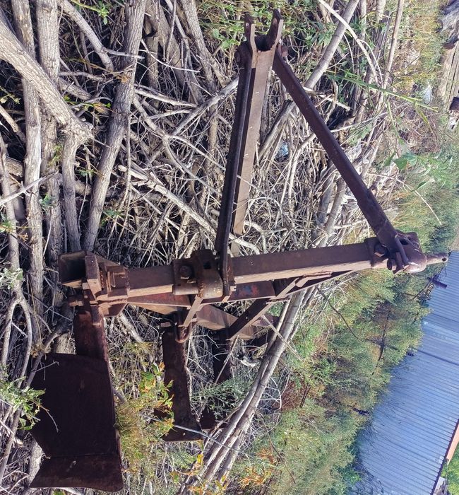 Продам плуги 3- шт ПЛН 4-35.