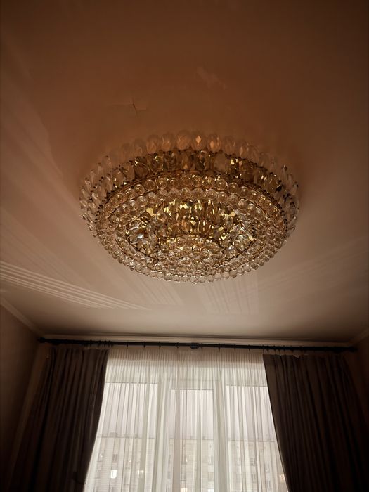 Продам люстру хрустальную.