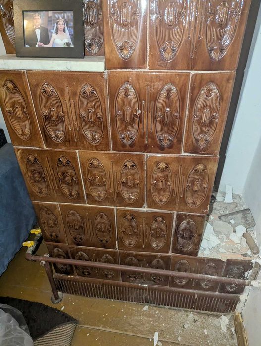 Sobă de teracotă veche, maro închis–completă și solidă. Sau set 4 sobe