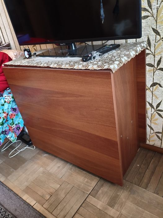 Шкаф,стол кухонный,стол с крыльями, стенка