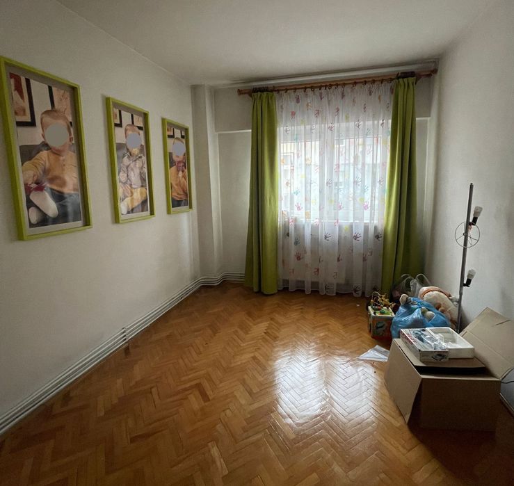 Vand apartament 4 camere in Satu Mare