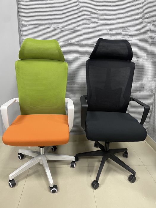 Офисное сетчатое кресло модель Лара