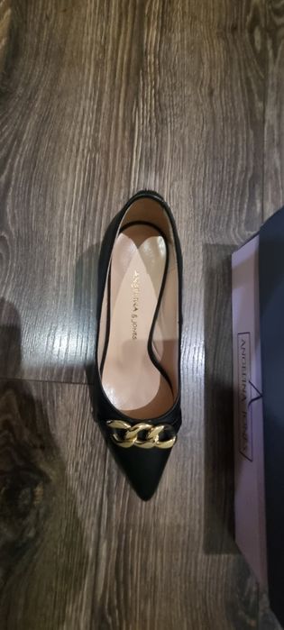 Официални обувки със златна тока Angelina Jones