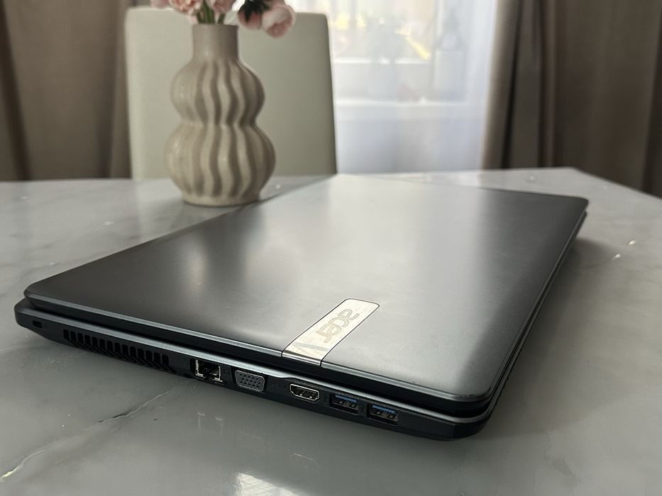 Acer Aspire E1, 17 inch, Procesor Intel Pentium, 4Gb Ram, 500Gb HDD.