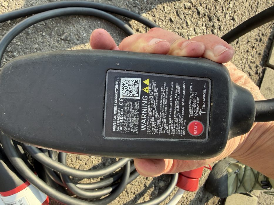 Stati incarcare Tesla Mobile conector trifazat