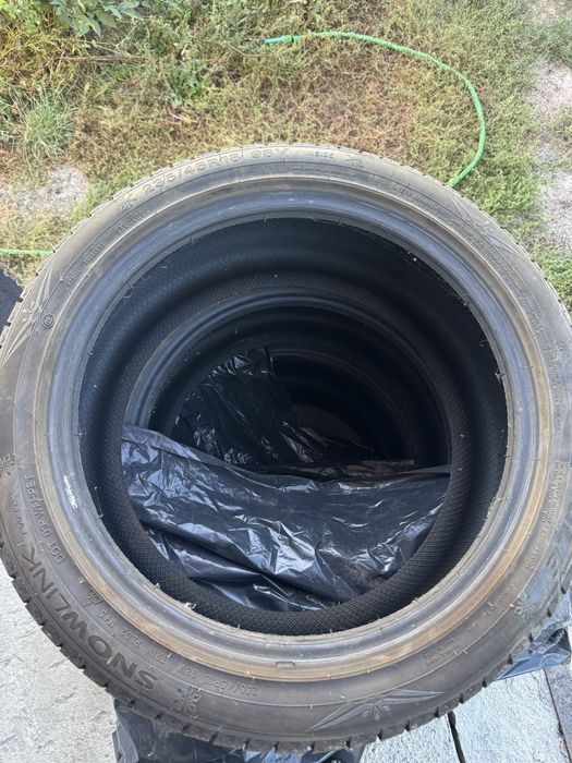 Продам шины Triangle 235/45 R18