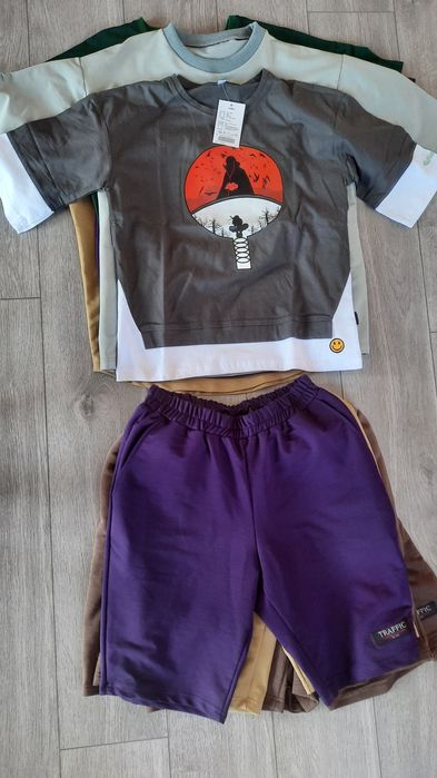 Предлагаются футболки.