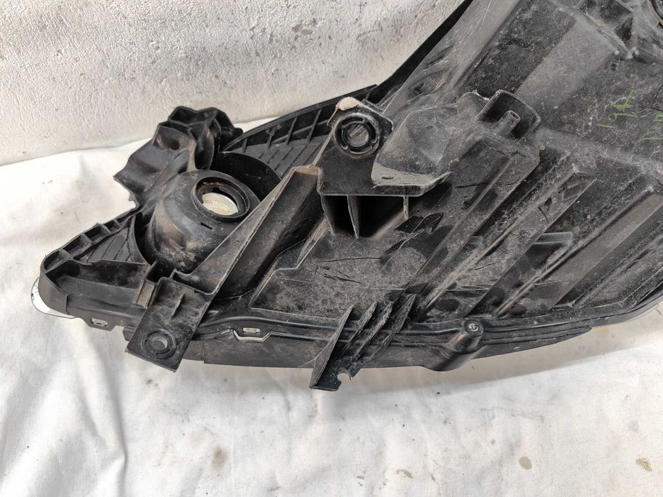 Оригинален фар Ляв Десен  Нисан Nissan Nv200