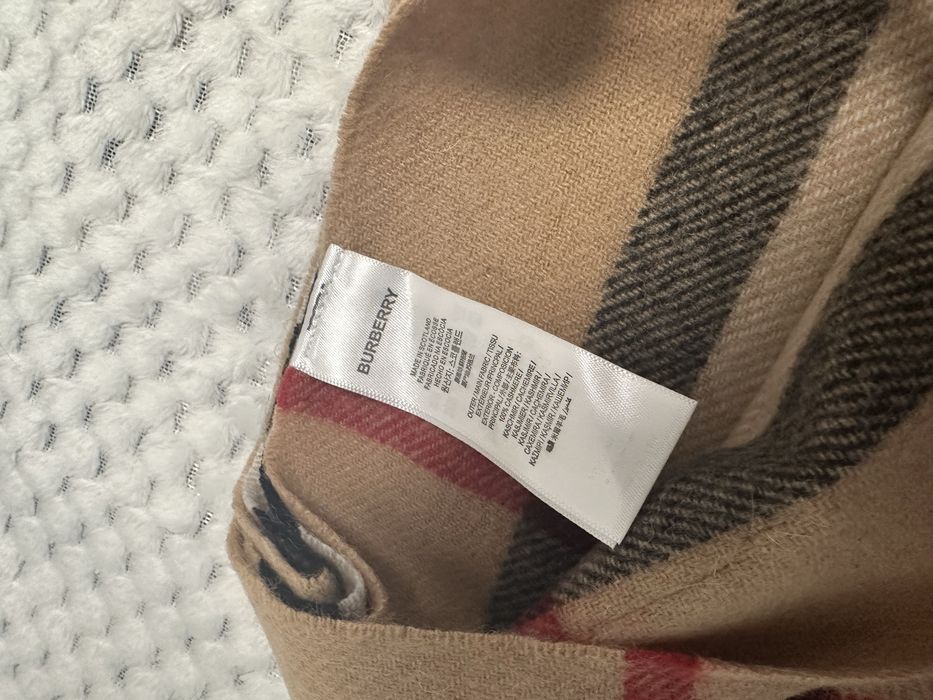 Eșarfă Burberry originală cu cutie noua