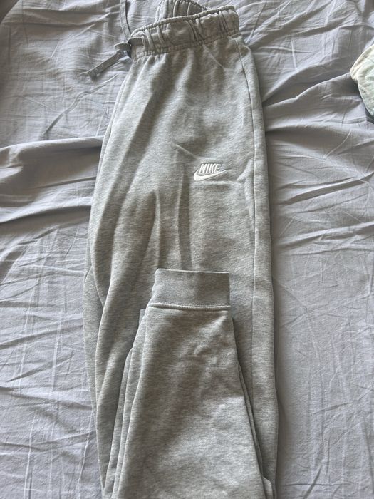 Сив анцуг Nike XS размер
