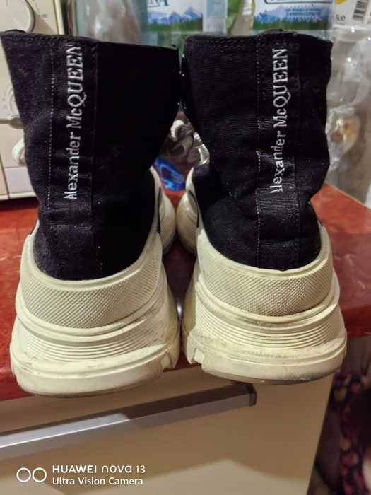 Tenesi  barbati frumoși  Alexander McQueen