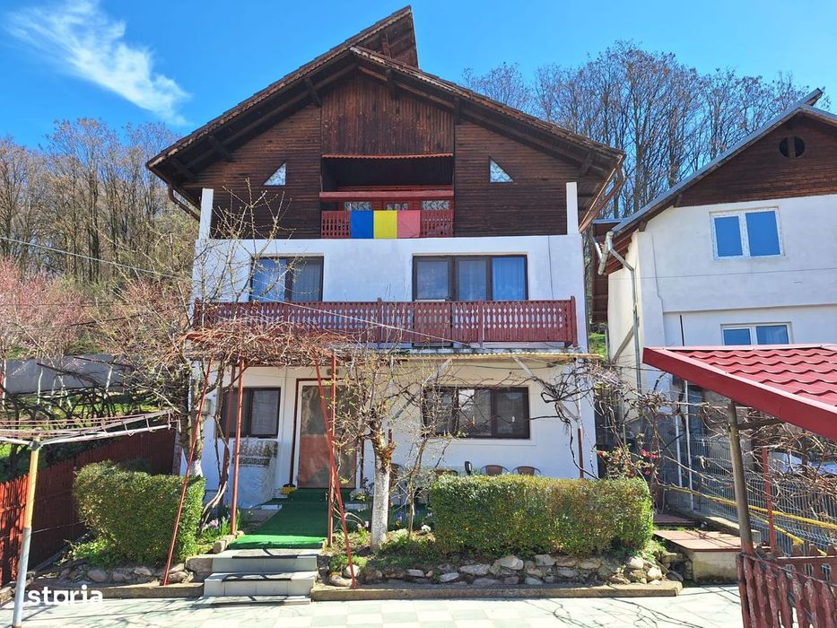 Casă de vânzare în Curtea de Argeș.