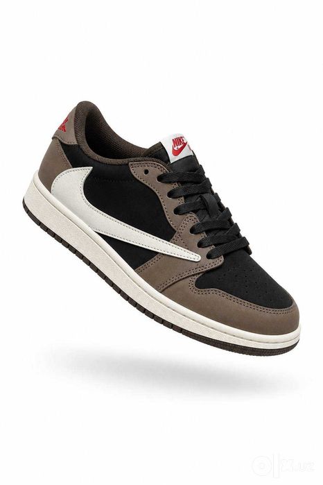 Кроссовки Travis Scott x Air Jordan 1 Low OG, размеры от 40 до 45.