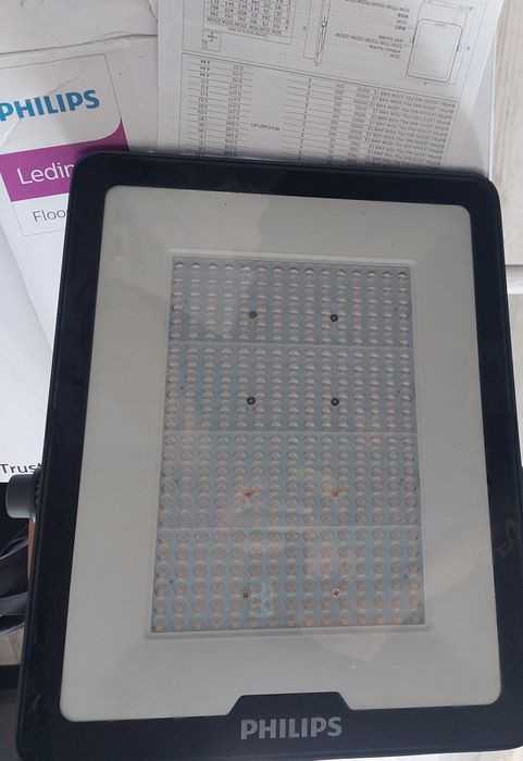 Lampi Philips 240leduri