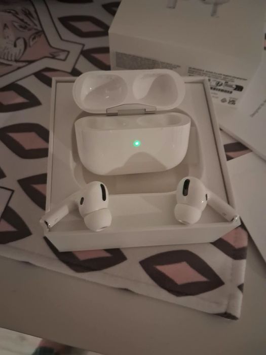 Căști Apple AirPods Pro 1 (cu carcasă de încărcare MagSafe) - Pachet complet + husă cadou