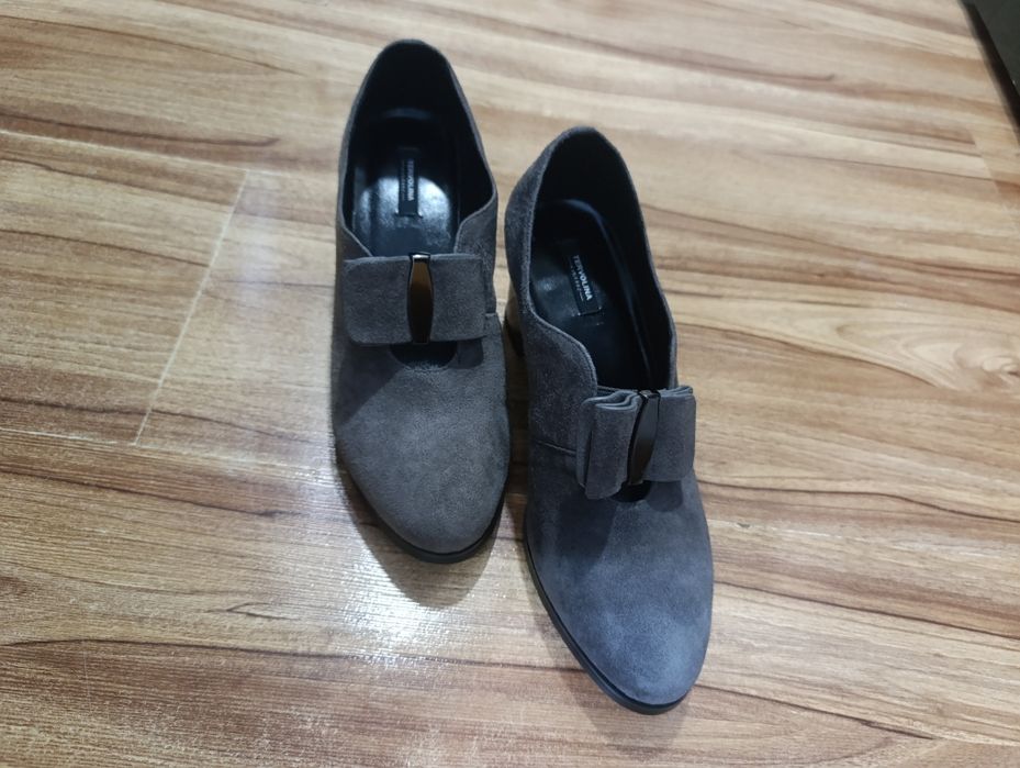 Yangi tufli sotiladi