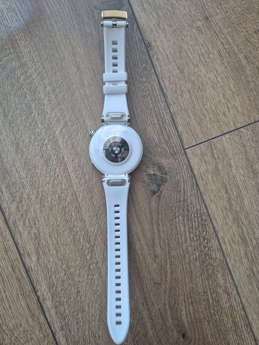 Huawei GT 5 Pro white rubber