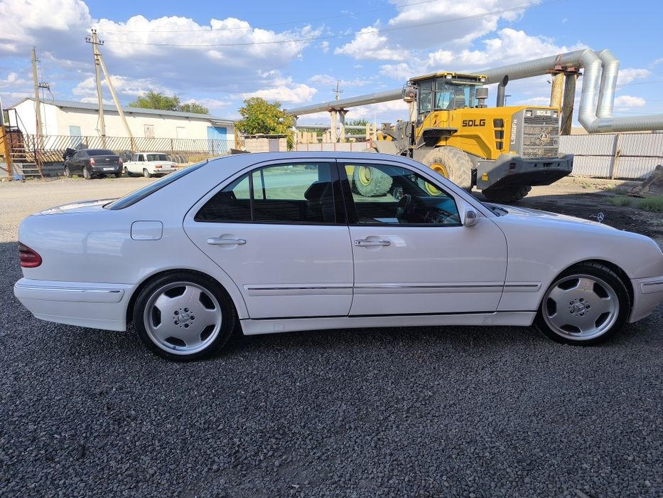 Mercedes Benz E class w210