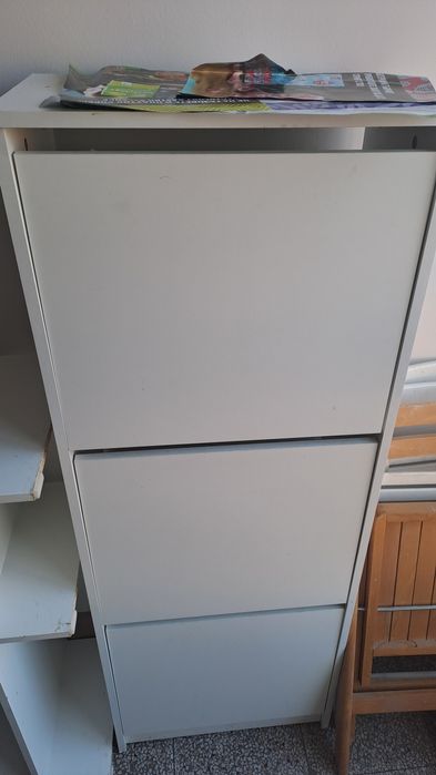 Шкаф за обувки със следните  размери широк50см дълбок30см висок135.