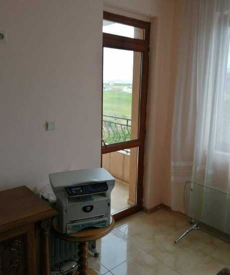 Дава се под наем Тристаен апартамент в Бургас, Изгрев - 90 кв.м за 140.25 € - Снимка #2