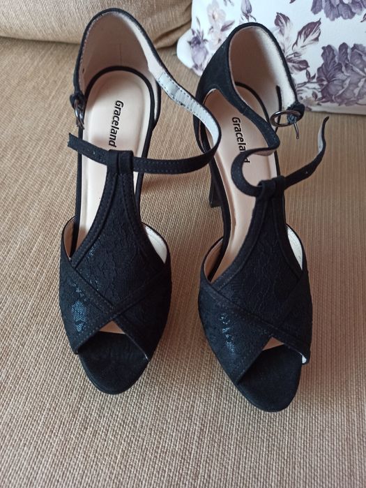 Sandale in stare f bună
