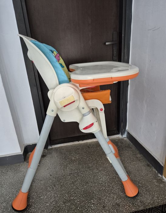 Scaun cu masă bebeluși și  copii. Marca Chicco Polly
