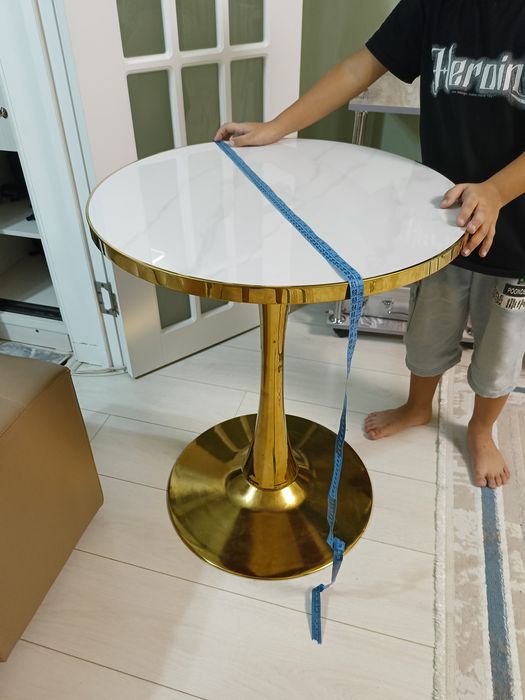 Стол мраморный и  стулья комплект