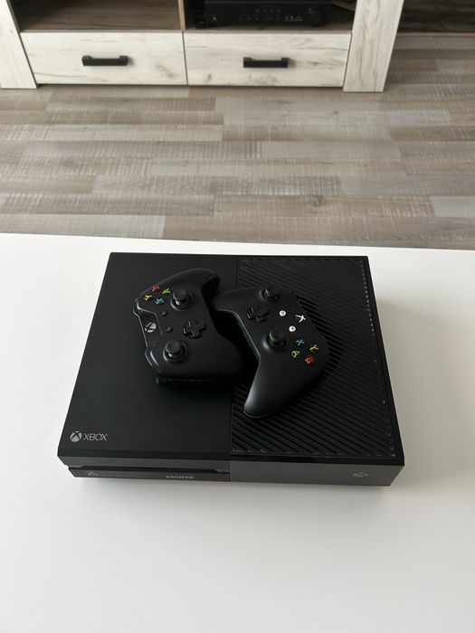 Xbox One / 1 TB / 2 manete