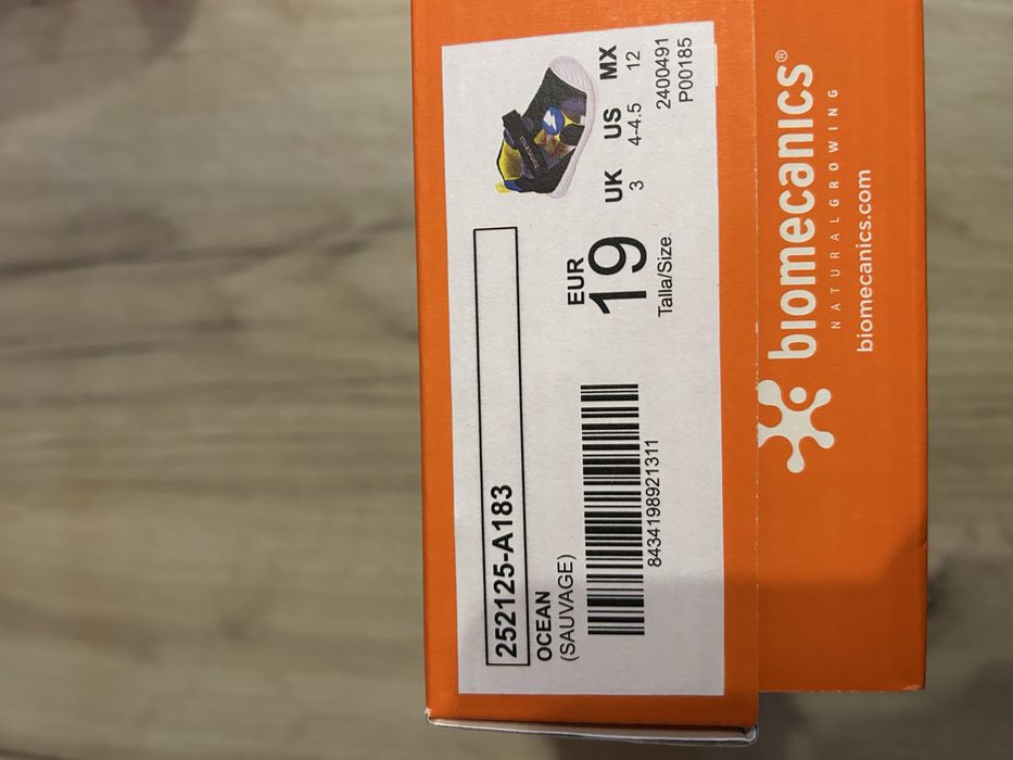 Продавам детски сандали