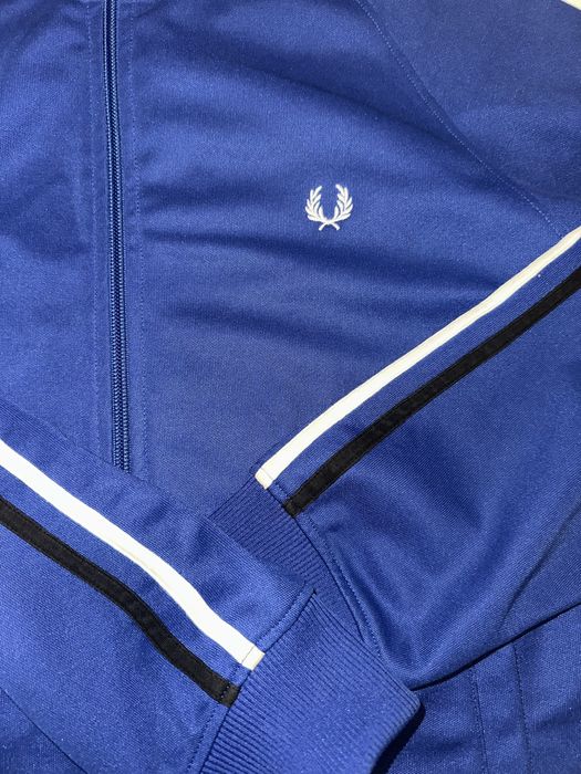 Fred Perry size M