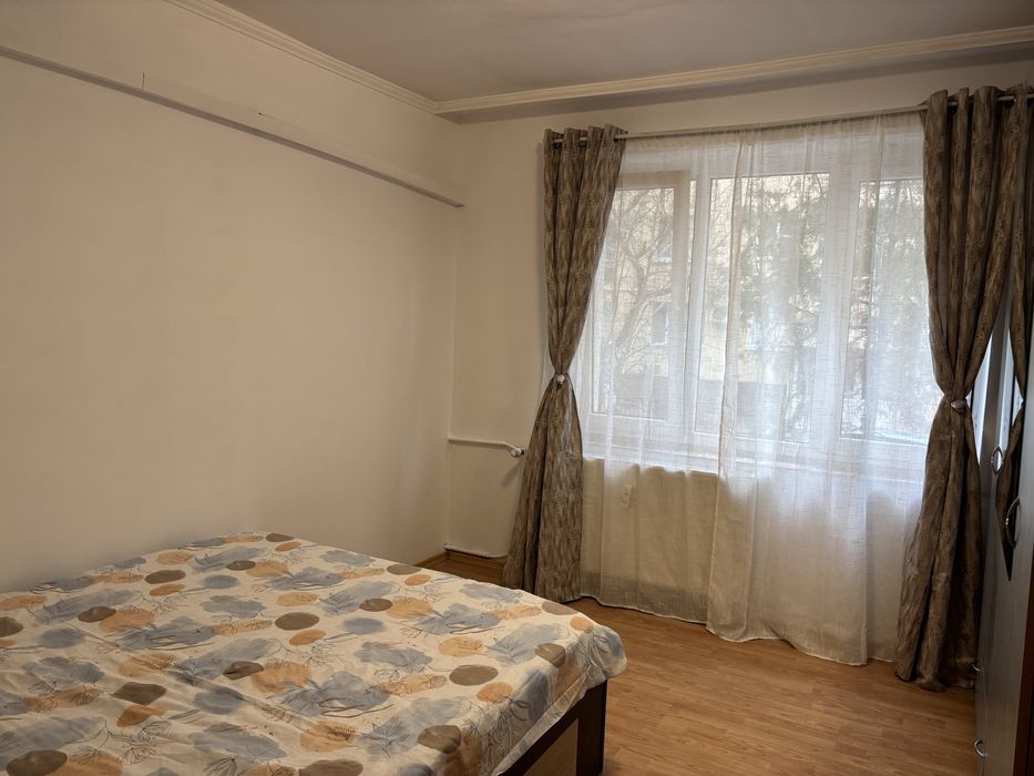 Vand apartament 2 camere,54 m,decomandat,patrer inalt