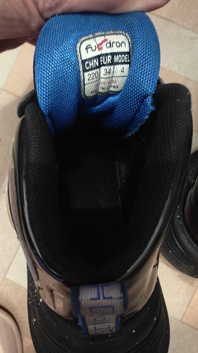 Продам детские кроссовки