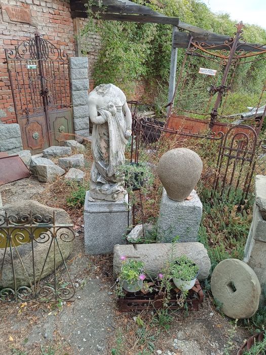 Антики- питуси ,делви,