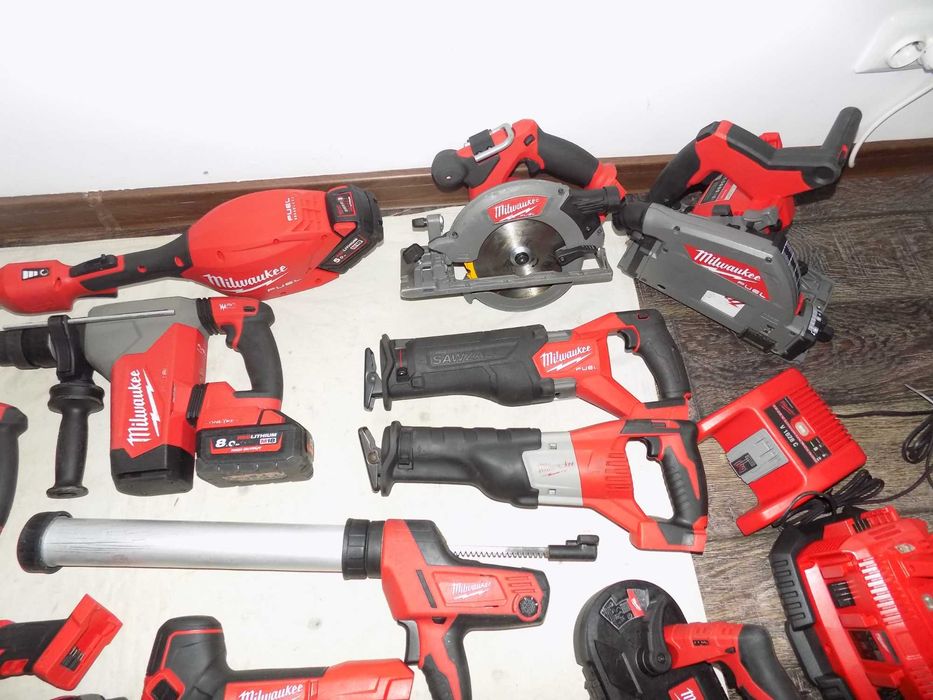 Fierastrau cu banda 12 Milwaukee , scule 18V  M 18 FPS55 , M 18 FOPH 2 , C 18 PCG
