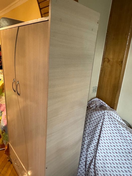 Shkaf sotiladi. Holati yaxshi.