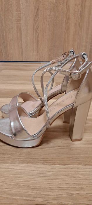Дамски сандали в сребрист цвят