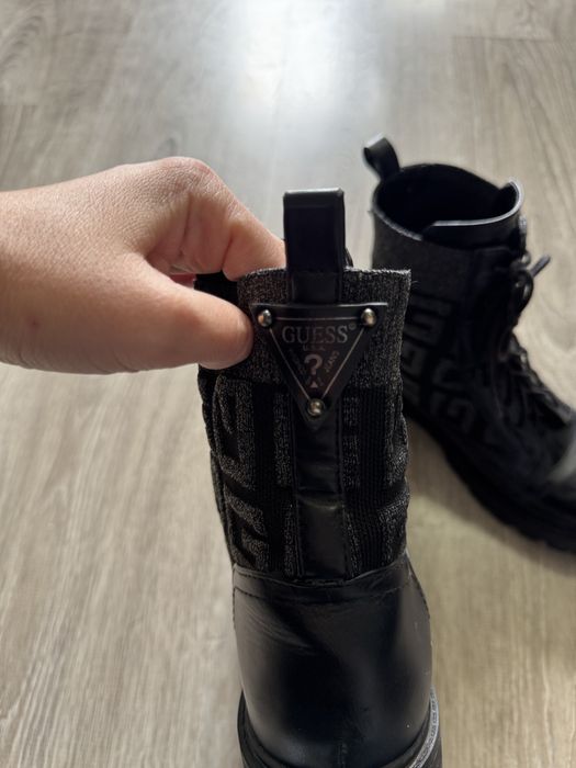 Обувки Guessssss