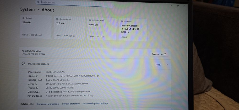 Vând URGENT  laptop I3, procesor generația I 10