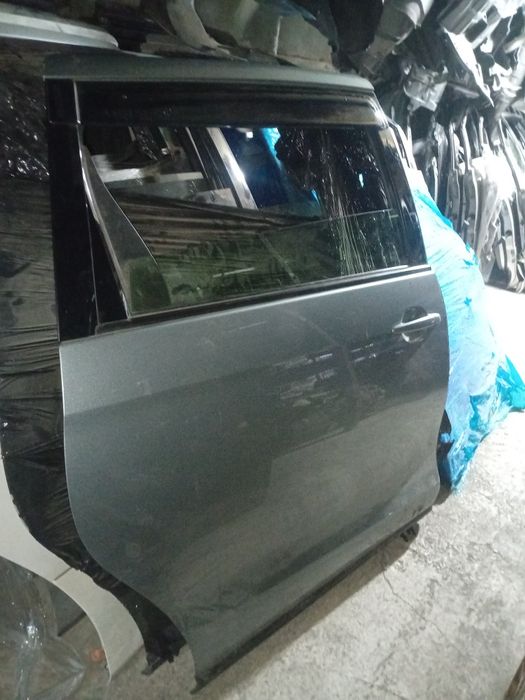 Задняя правая дверь Toyota Estima 50 кузов