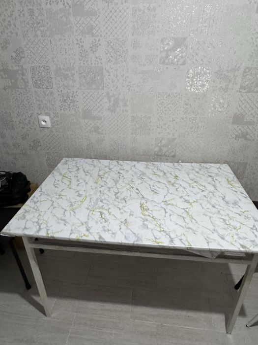 Продам стол срочно