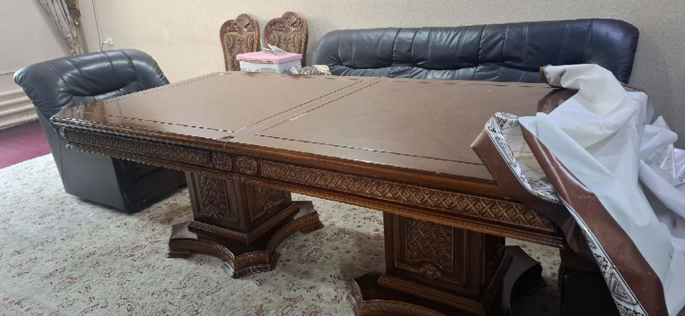 Продаётся стол производства Италия