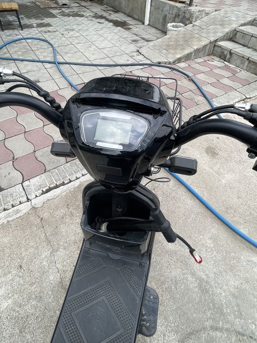 Продам электроскутер новый