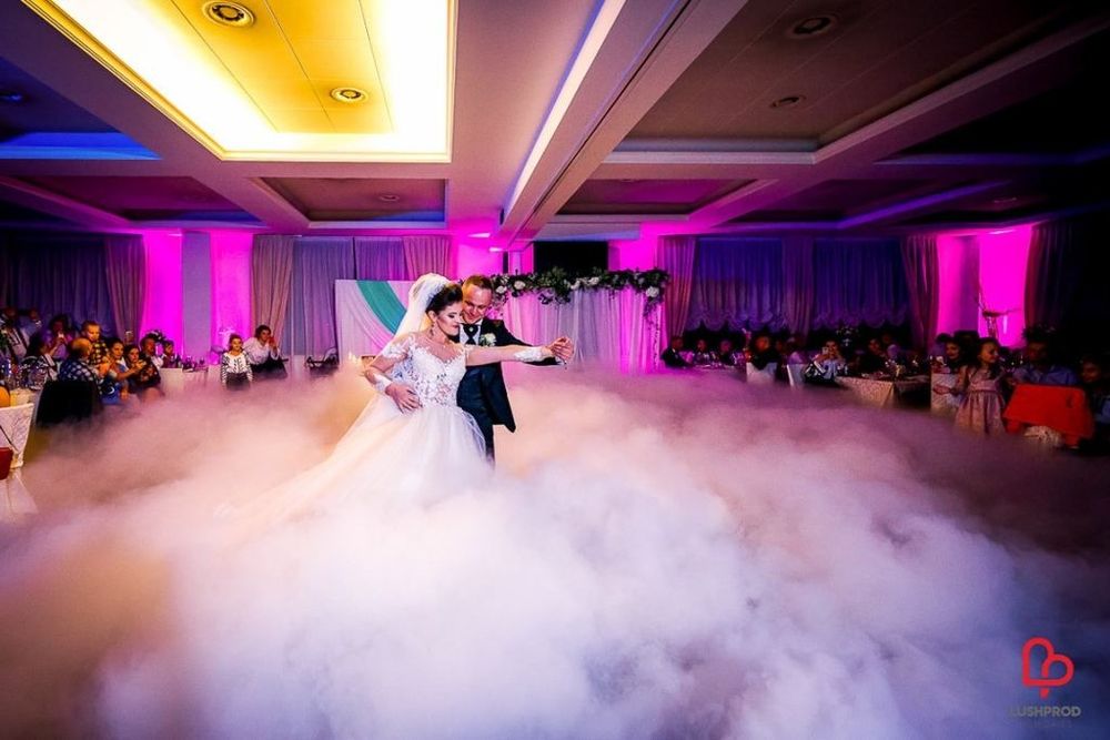 Fum greu pentru dansul mirilor nunta primire