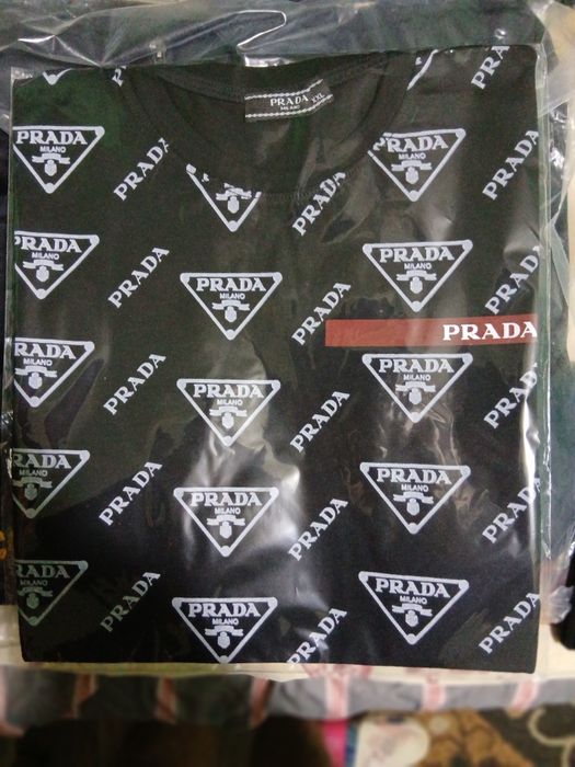 Vând haine de firmă