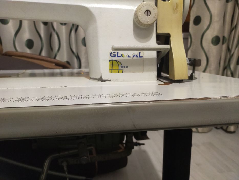 Masina de cusut profesionala