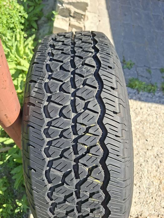 Продам шину 245/65/17  гудрич