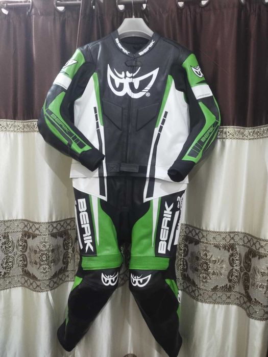 Berik EU60 Кожен екип от 2 части