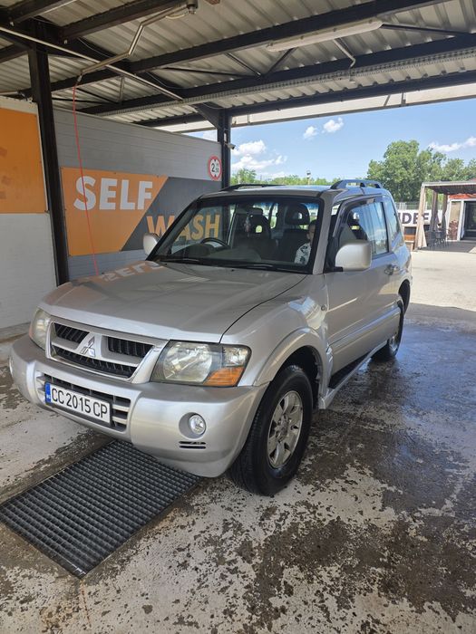 Vând Mitsubishi Shogun  An 2004 3 uși, motor 3.2 diesel, tracțiune 4x4, volan pe dreapta. AC Funcțional  Acte Valabile pana in 2027